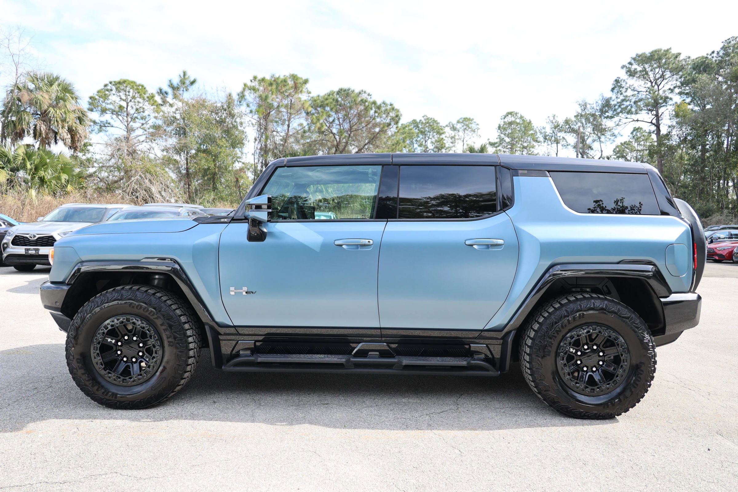 Used 2024 GMC Hummer EV 3X w/ Omega Edition AWD/4WD image 8