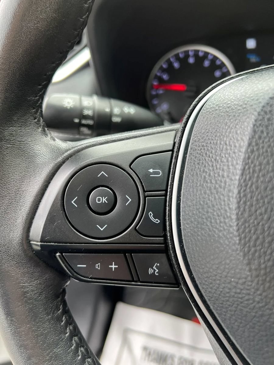 Used 2022 Toyota RAV4 XLE Premium FWD image 16