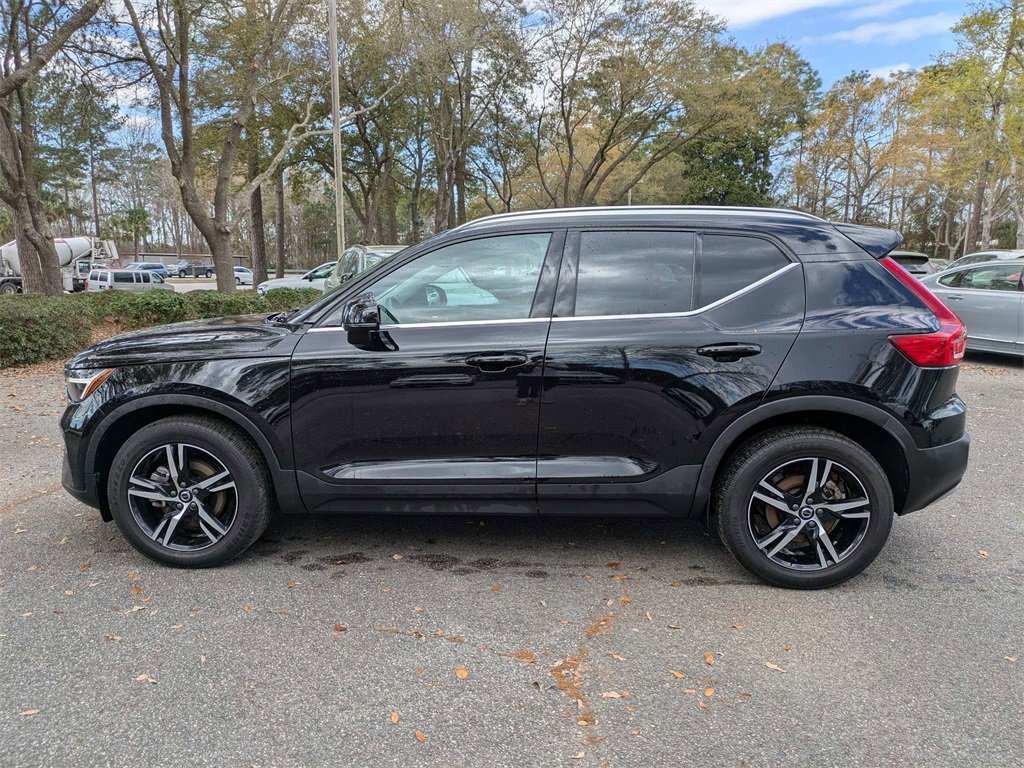 Used 2023 Volvo XC40 B5 Plus AWD/4WD image 7