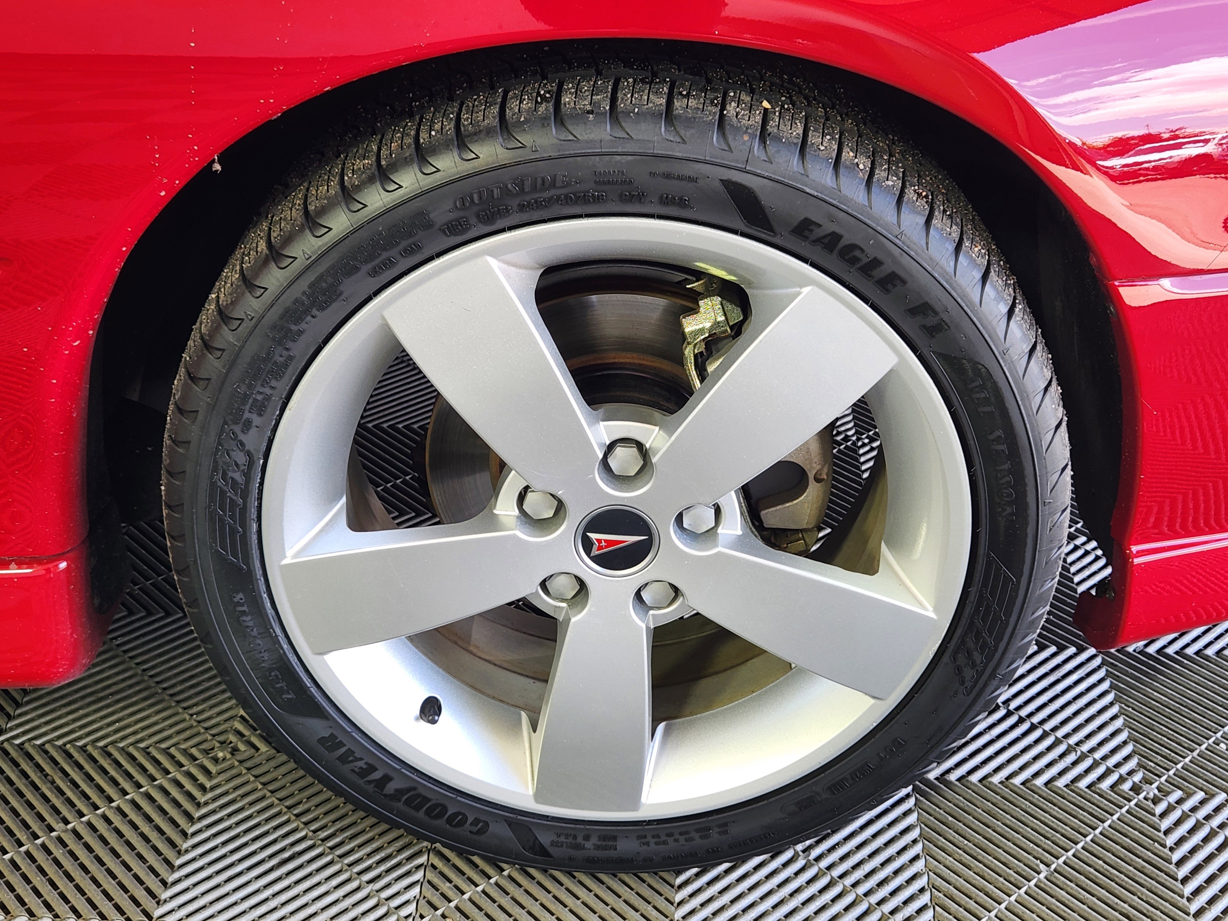 Used 2004 Pontiac GTO w/ Limited Edition Pulse Red RWD image 9