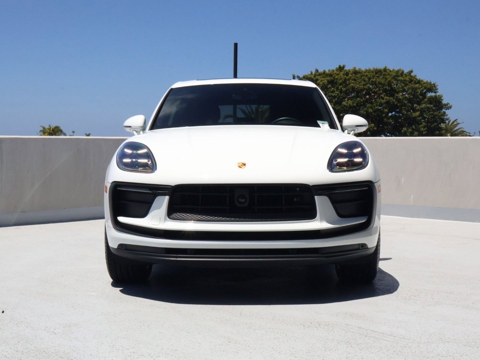 Certified 2025 Porsche Macan AWD/4WD image 6