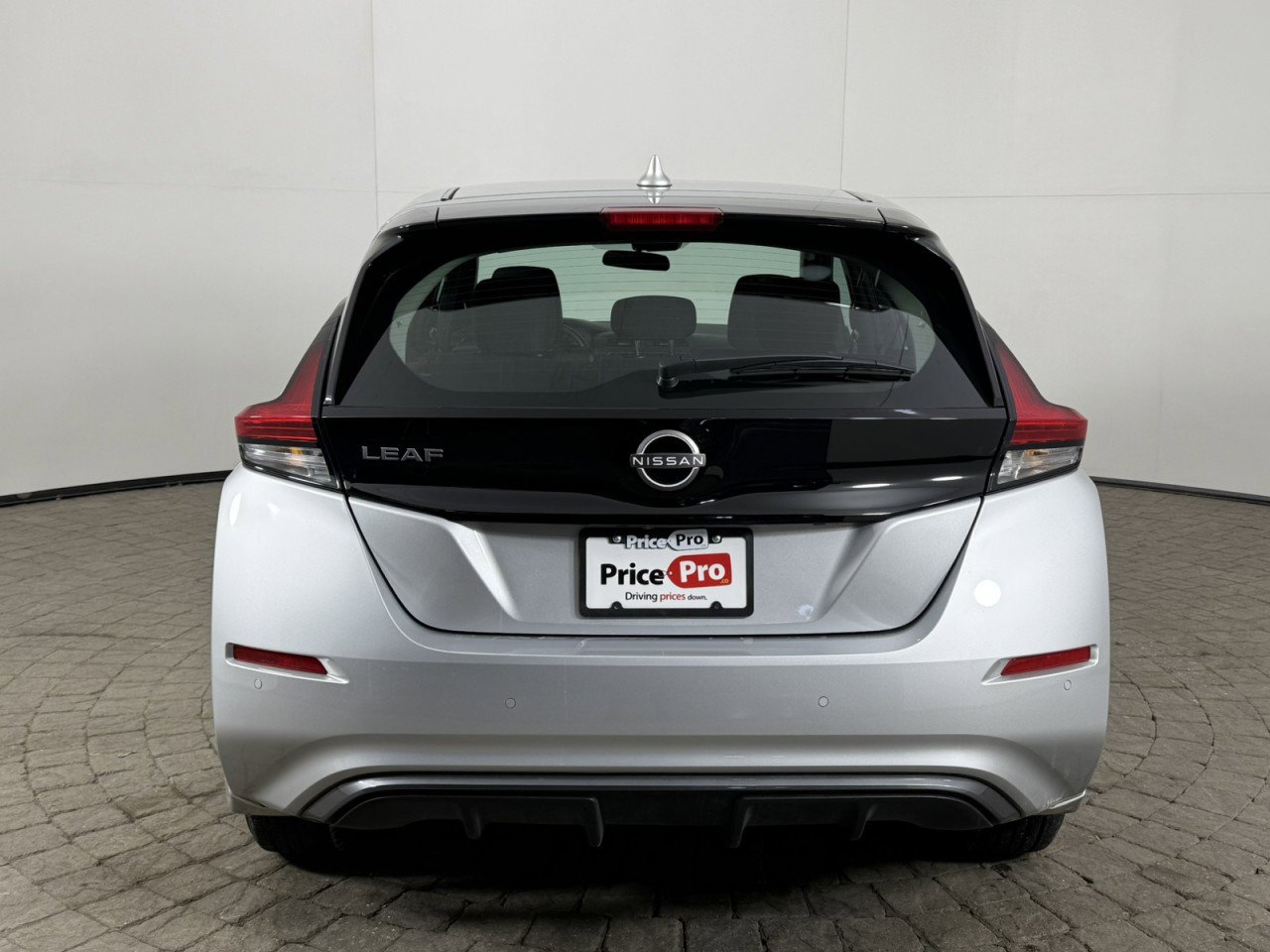 Used 2024 Nissan Leaf S image 6