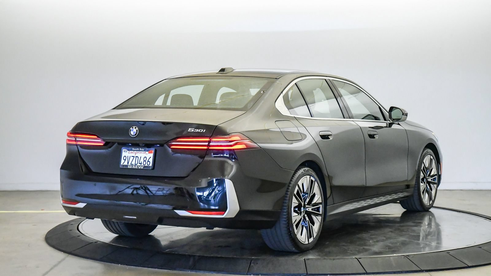 Used 2026 BMW 530i RWD image 5