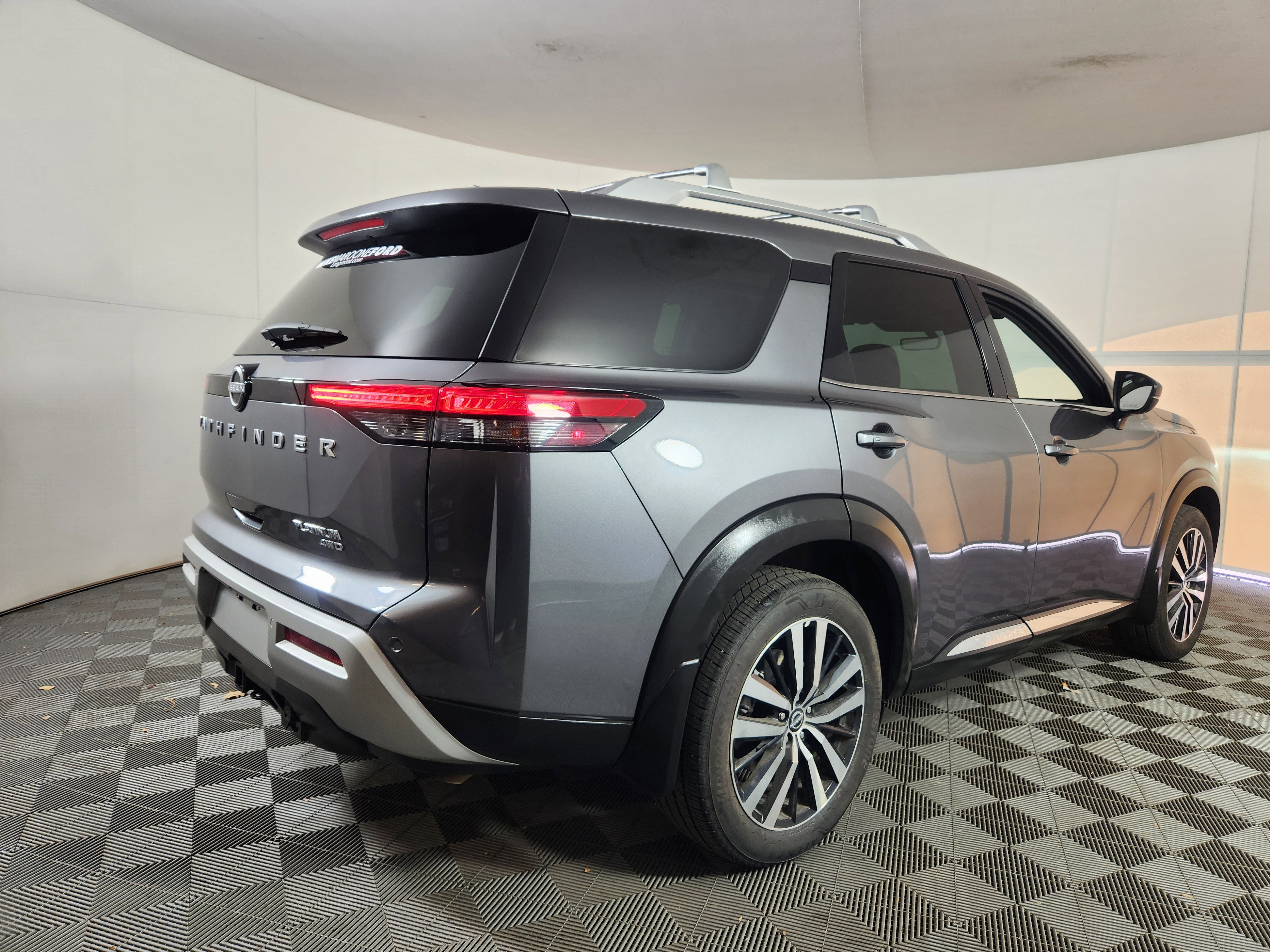 Used 2025 Nissan Pathfinder Platinum image 7
