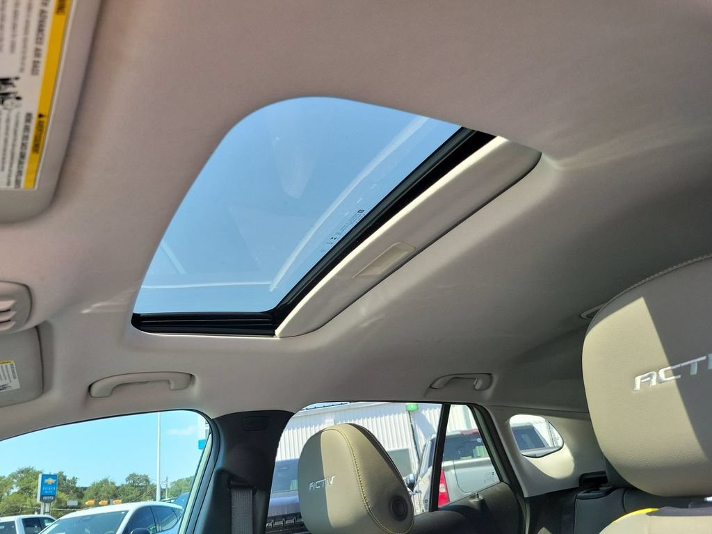 Used 2024 Chevrolet Trax ACTIV w/ Sunroof Package FWD image 18