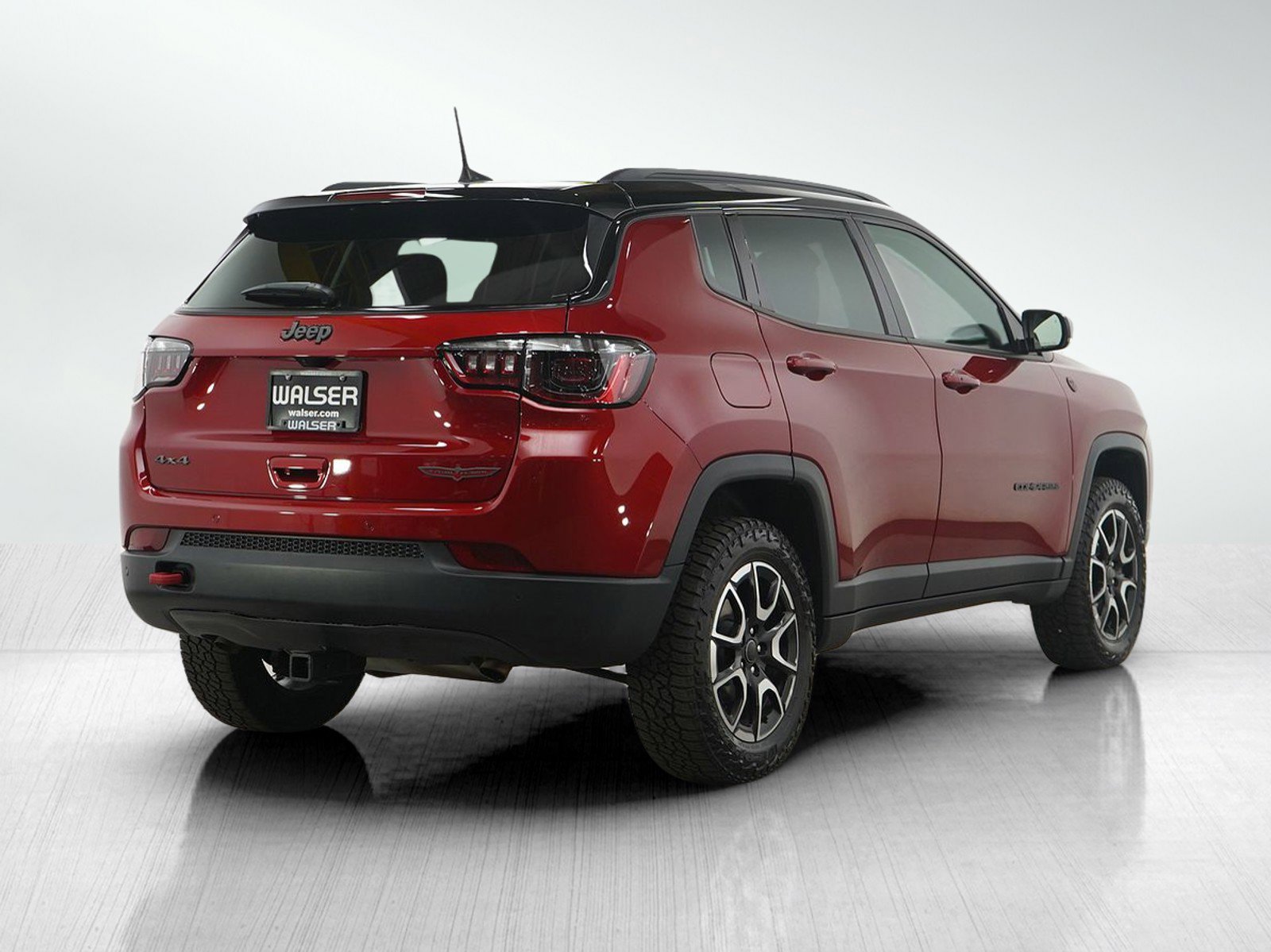 Used 2025 Jeep Compass Trailhawk image 5