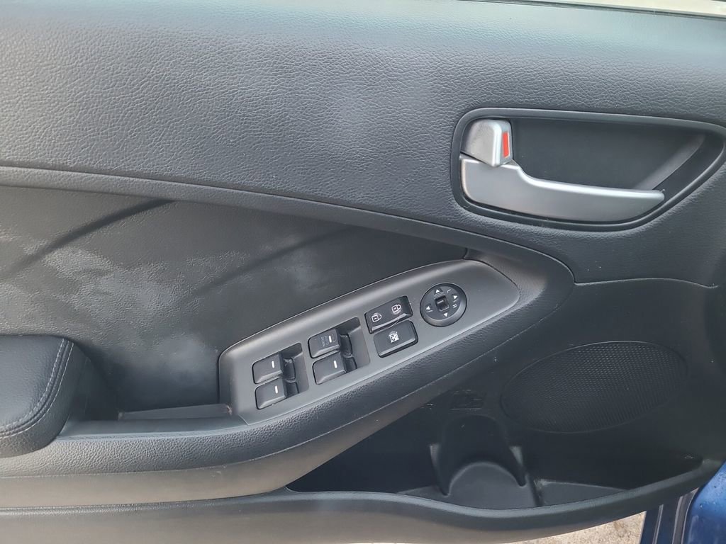 Used 2018 Kia Forte LX image 11