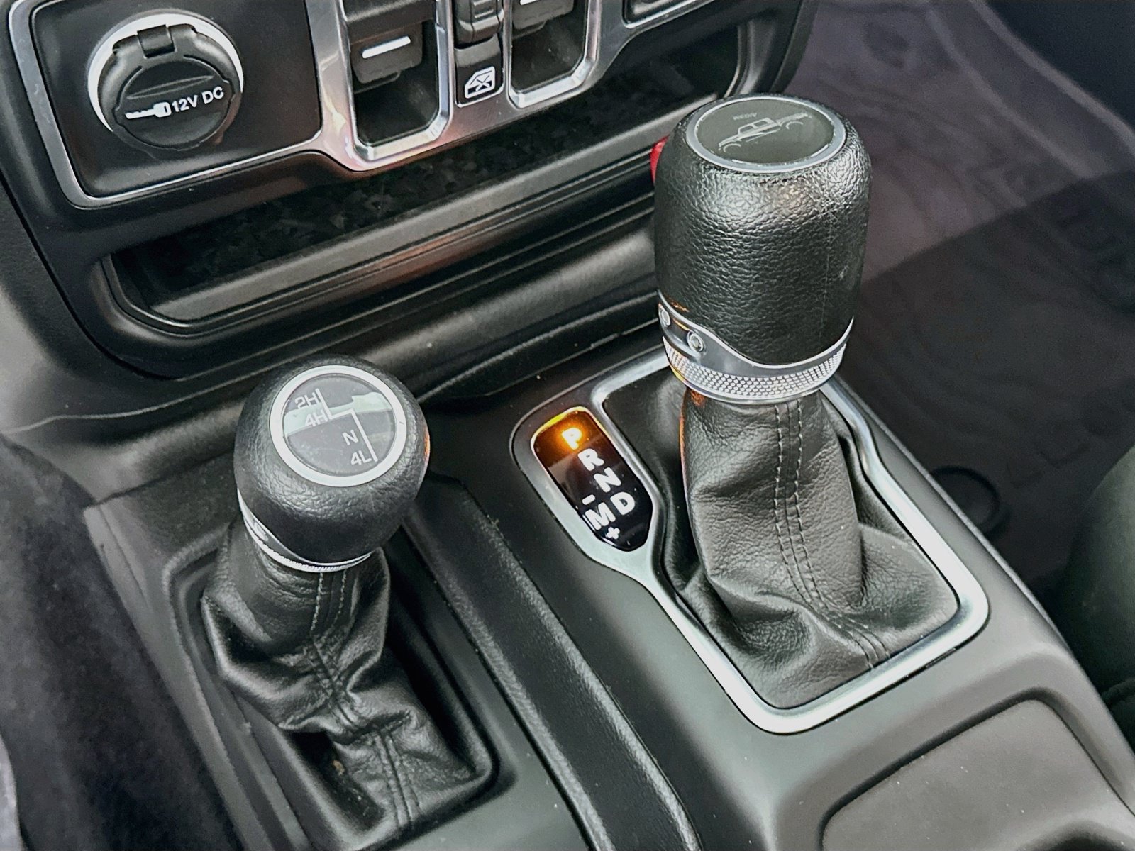 Used 2023 Jeep Gladiator Sport AWD/4WD image 16