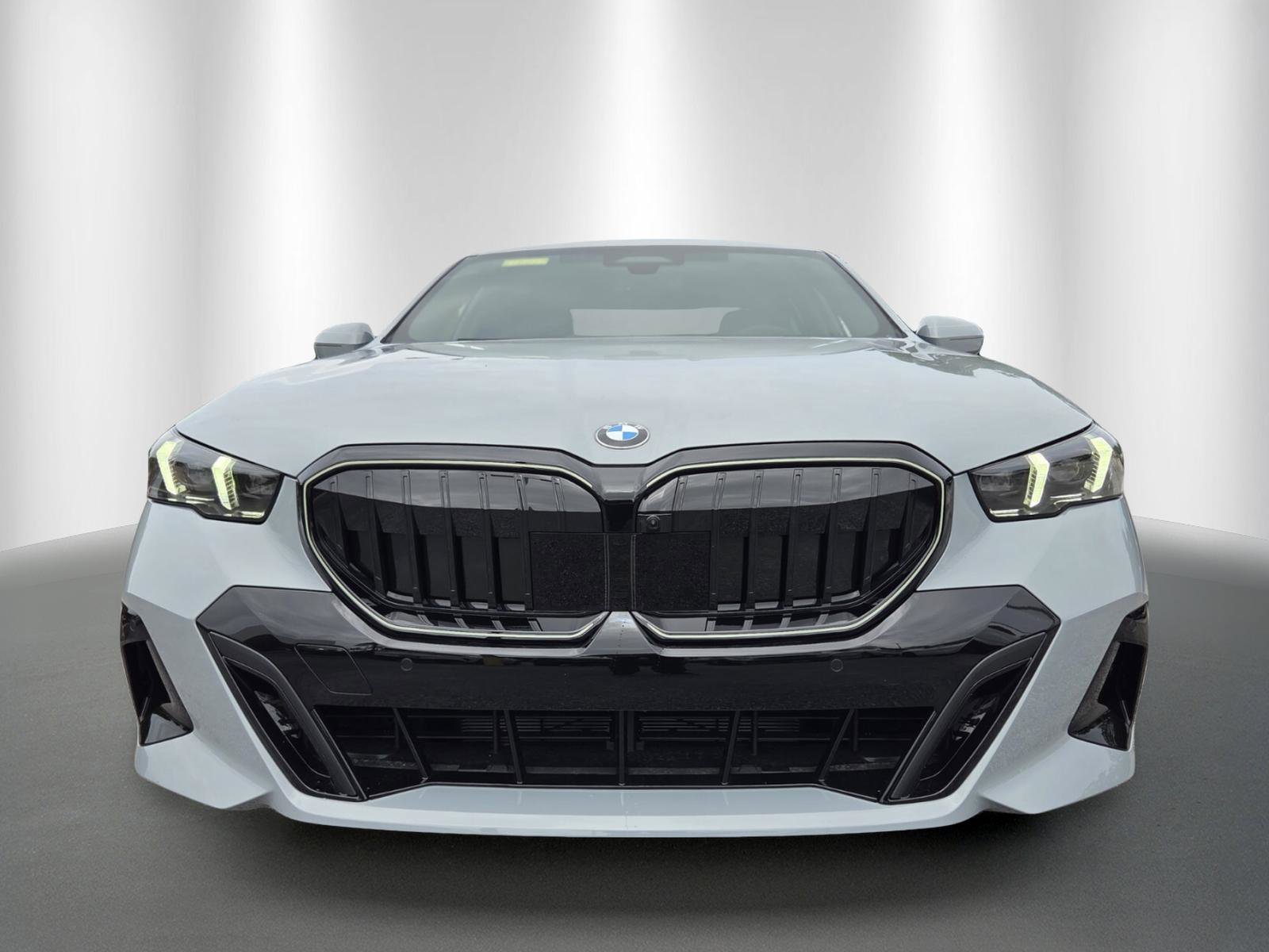 New 2027 BMW 540i xDrive w/ M Sport Package AWD/4WD image 2