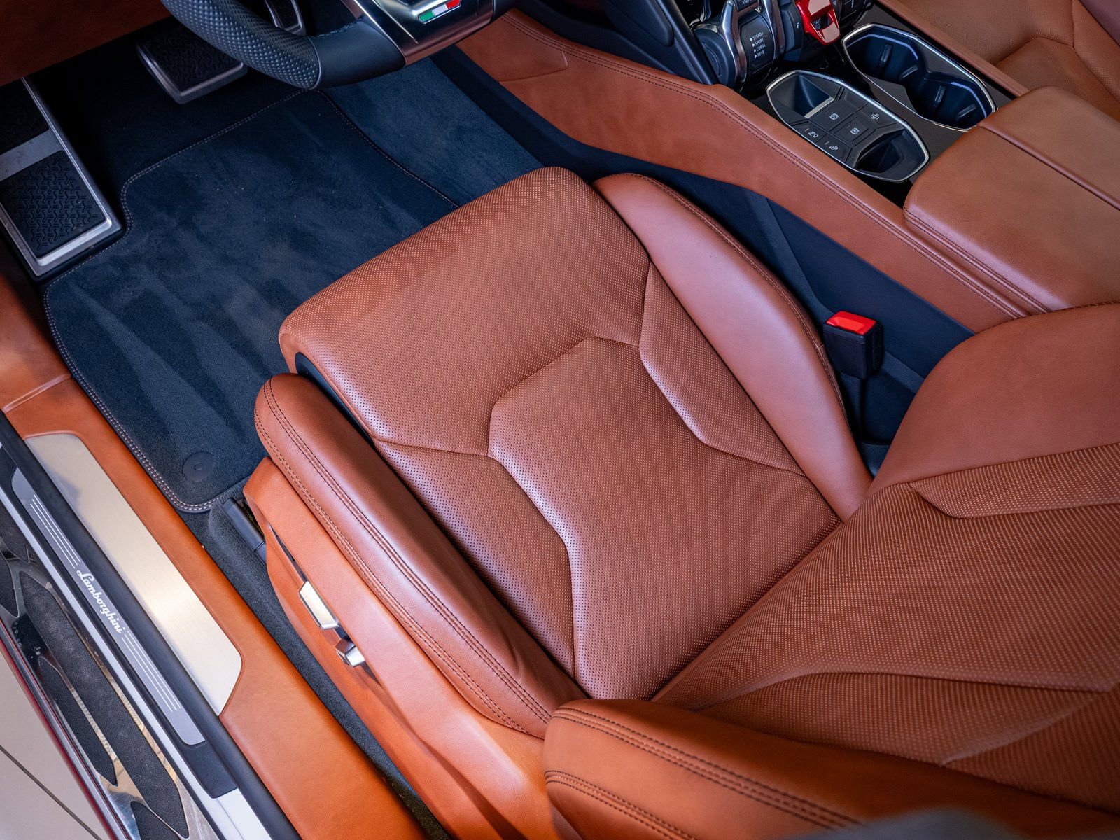 Used 2022 Lamborghini Urus image 12