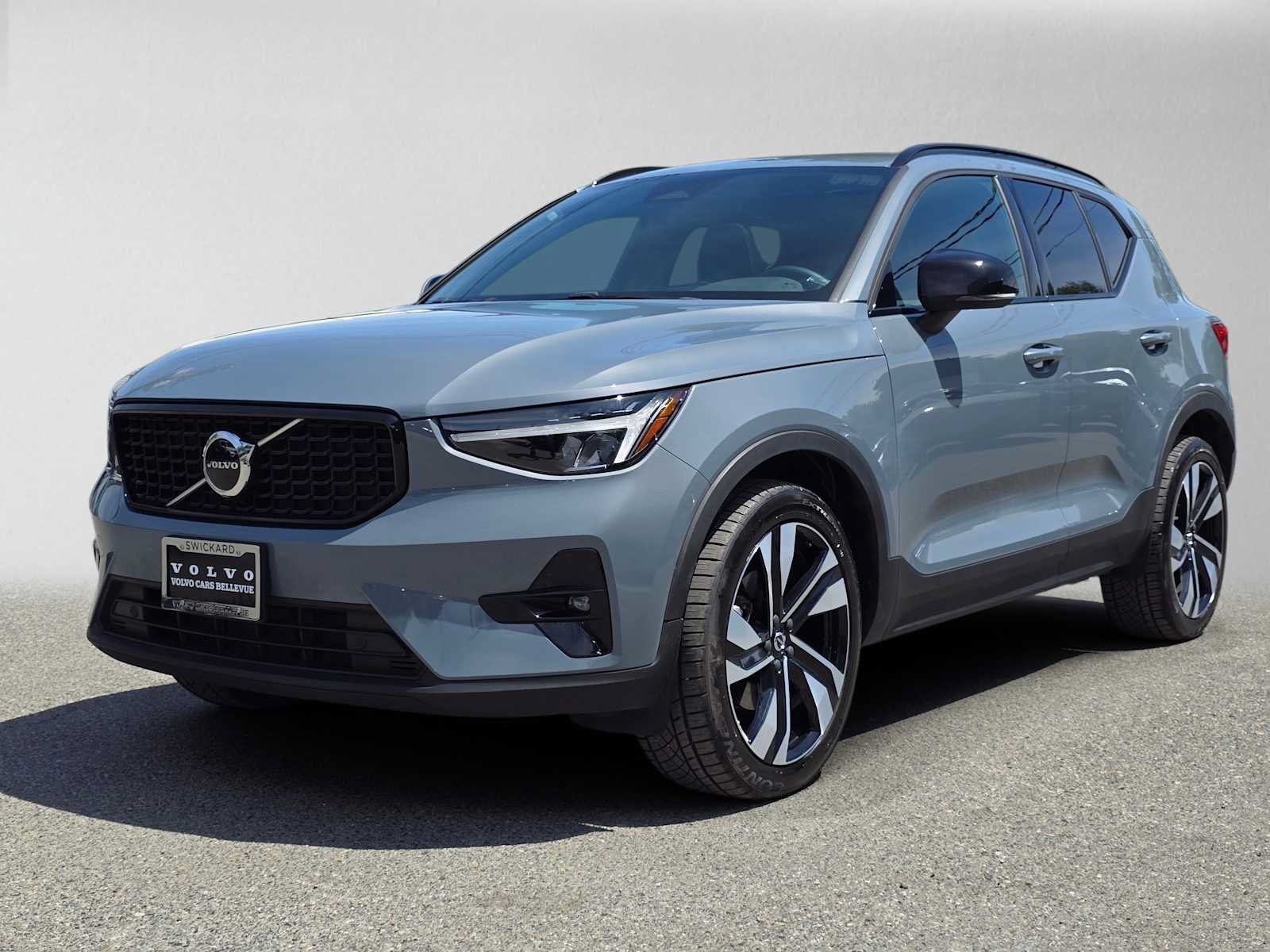 Certified 2023 Volvo XC40 B5 Plus w/ Protection Package Premier AWD/4WD image 7