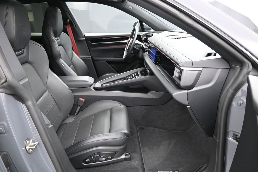 Certified 2025 Porsche Macan 4S Electric AWD/4WD image 27