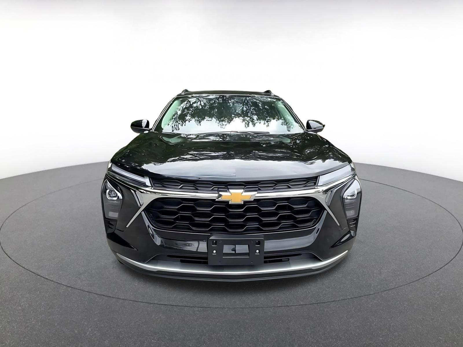 Used 2025 Chevrolet Trax LT FWD image 4