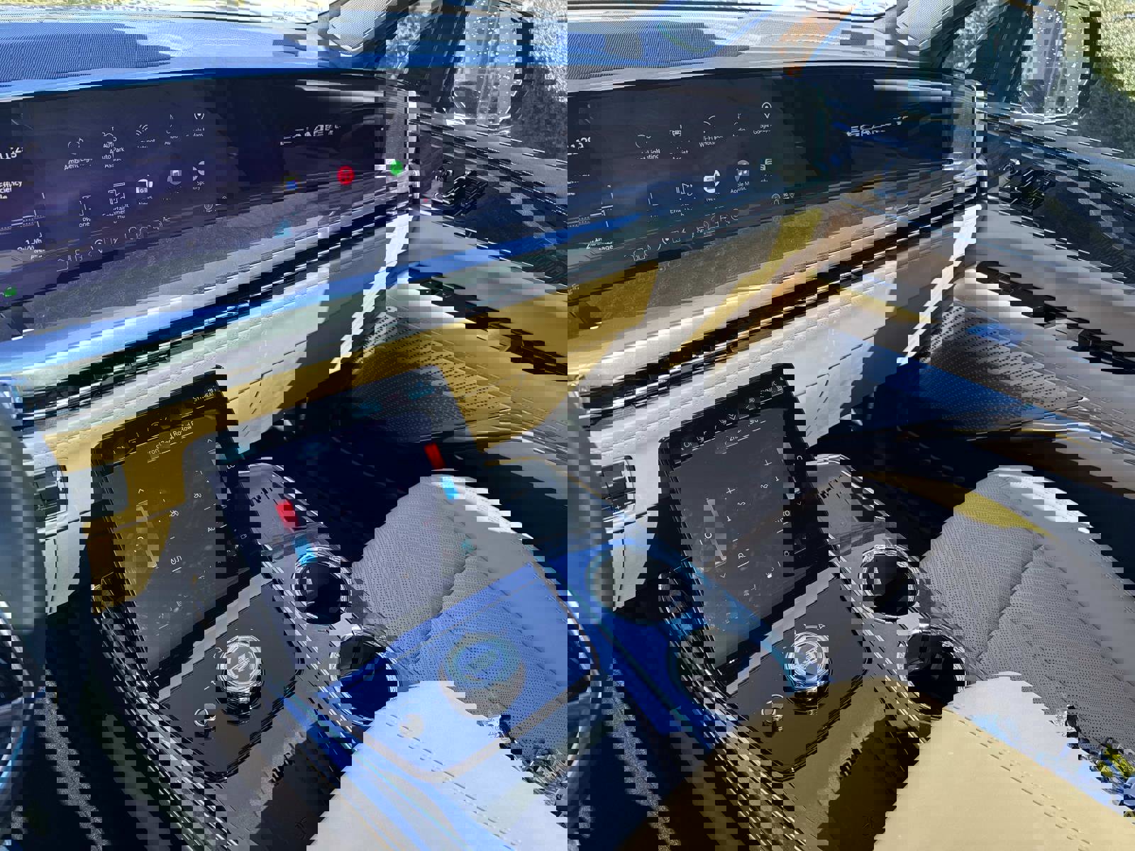 New 2025 Cadillac Escalade IQ Luxury 2 image 25