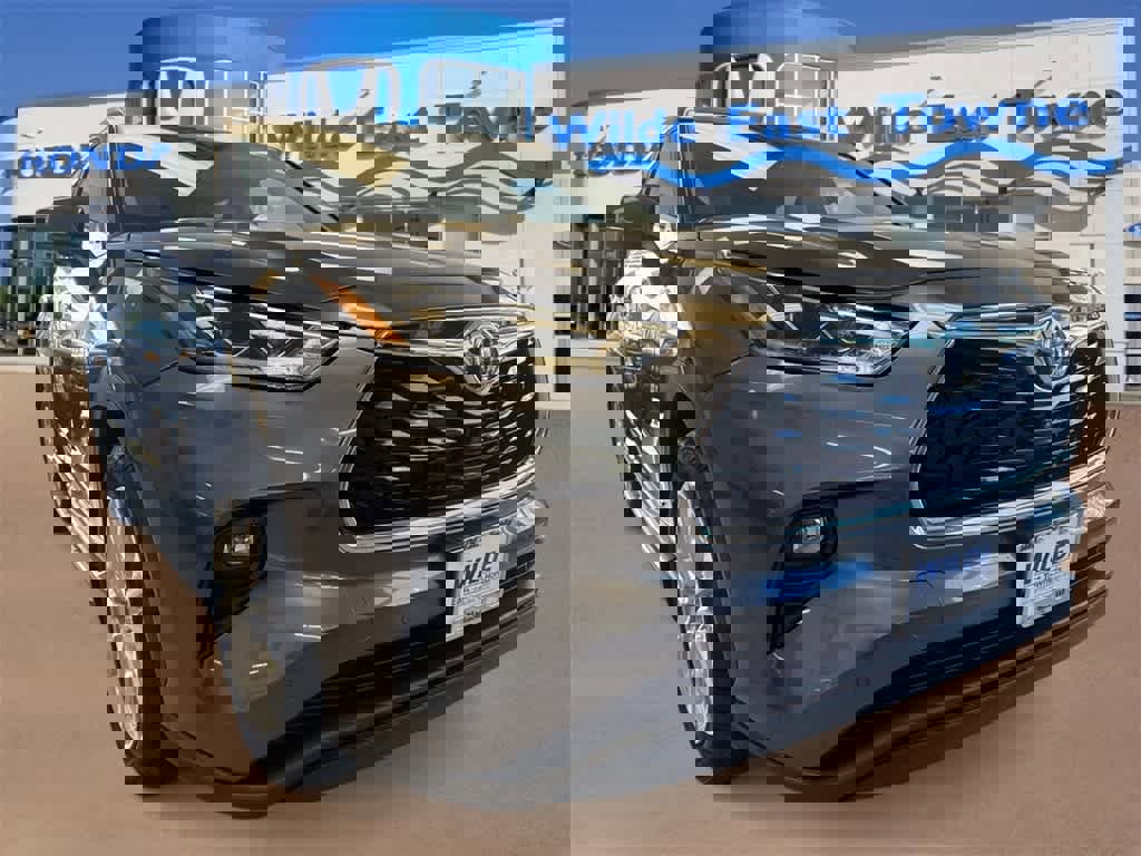 Used 2023 Toyota Highlander Limited image 2