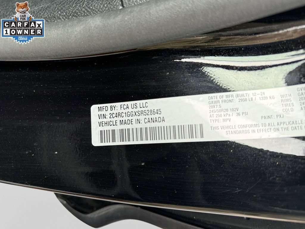 Certified 2025 Chrysler Pacifica Limited FWD image 30