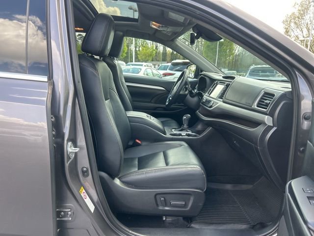 Used 2019 Toyota Highlander XLE image 16