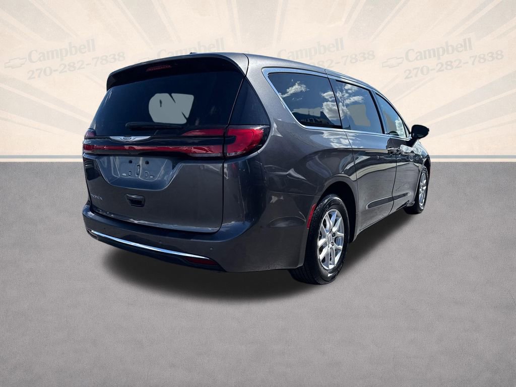 Used 2023 Chrysler Pacifica Touring-L image 6