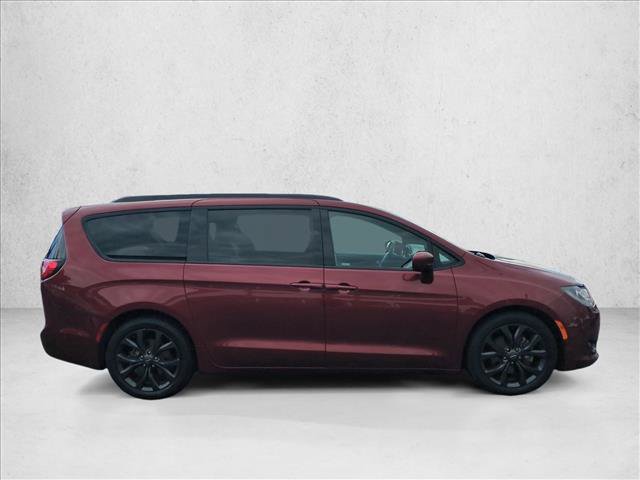 Used 2020 Chrysler Pacifica Touring-L FWD image 4