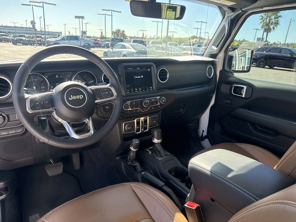 Used 2023 Jeep Wrangler Unlimited Sahara AWD/4WD image 18