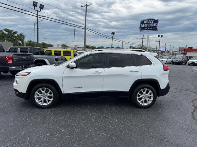 Used 2018 Jeep Cherokee Latitude Plus FWD image 2