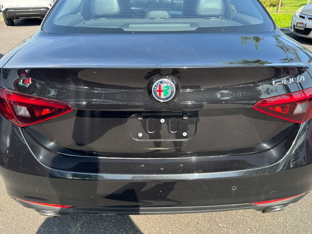 Used 2017 Alfa Romeo Giulia Ti w/ TI Lusso Package AWD/4WD image 37