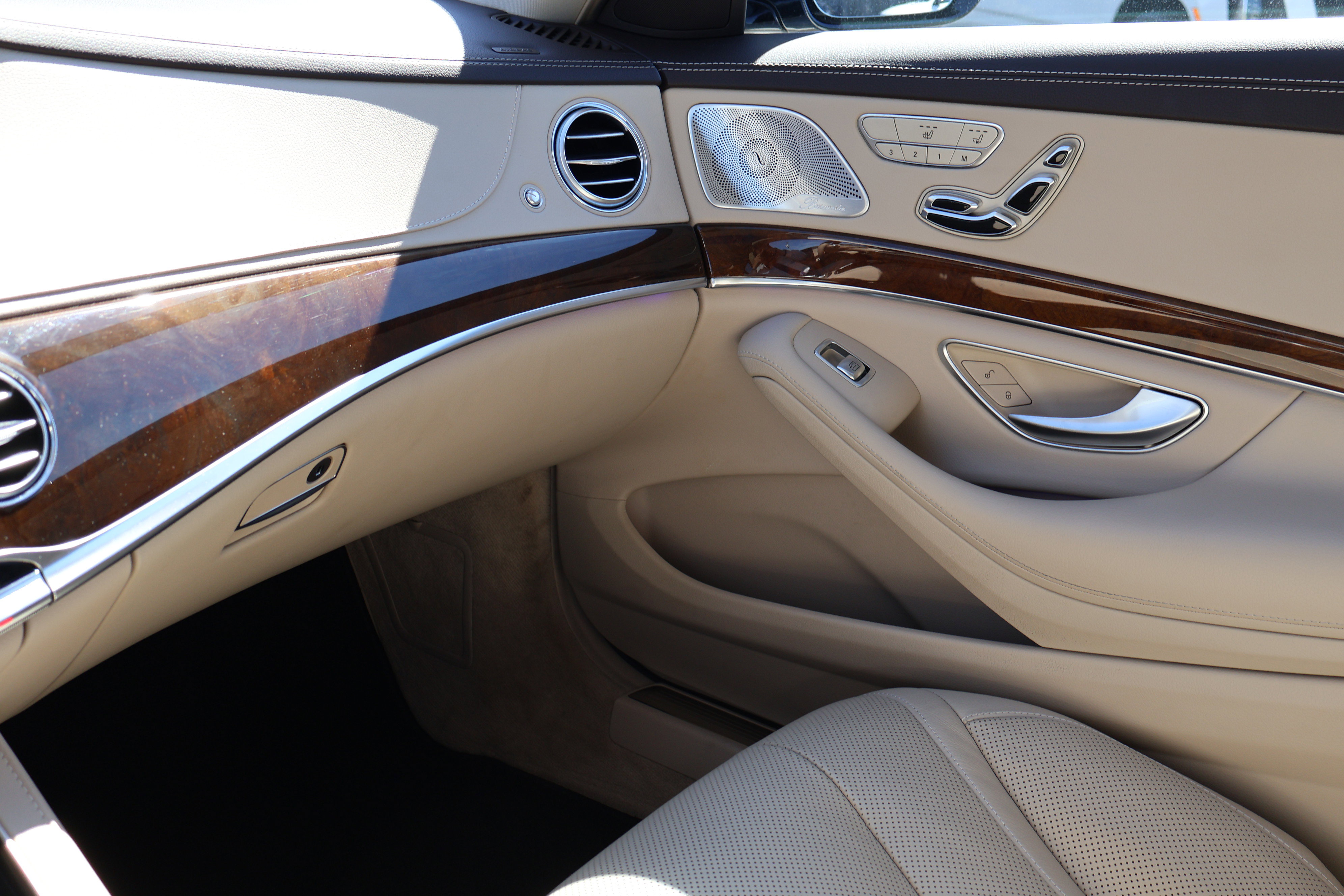 Used 2015 Mercedes-Benz S 550 Sedan image 39