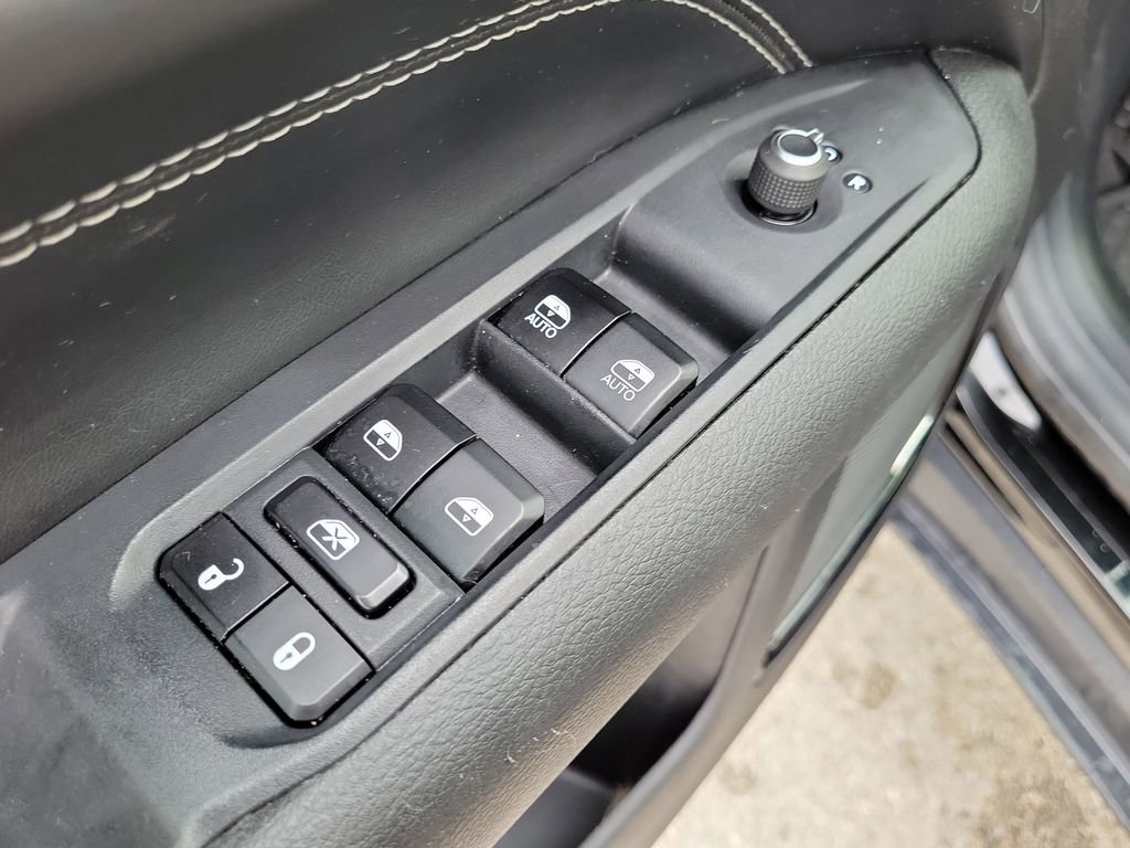 Used 2023 Jeep Compass Altitude w/ Sun and Sound Group image 18