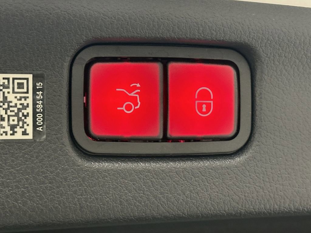 Certified 2025 Mercedes-Benz C 300 Sedan image 21