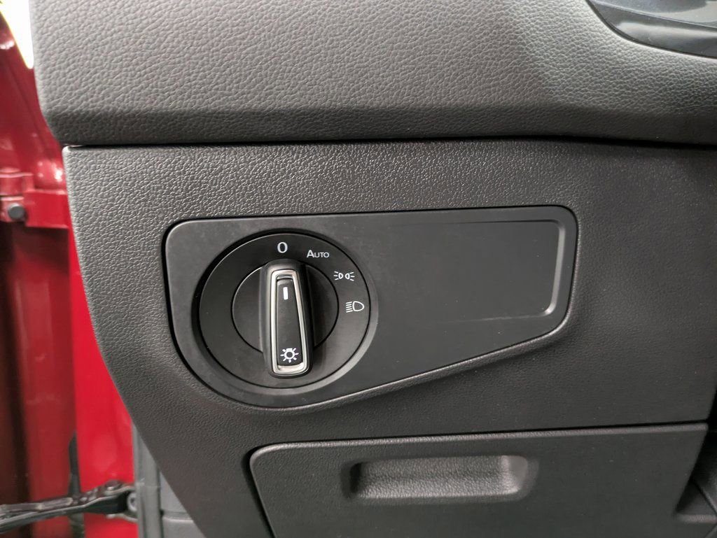 Used 2019 Volkswagen Tiguan SE image 22