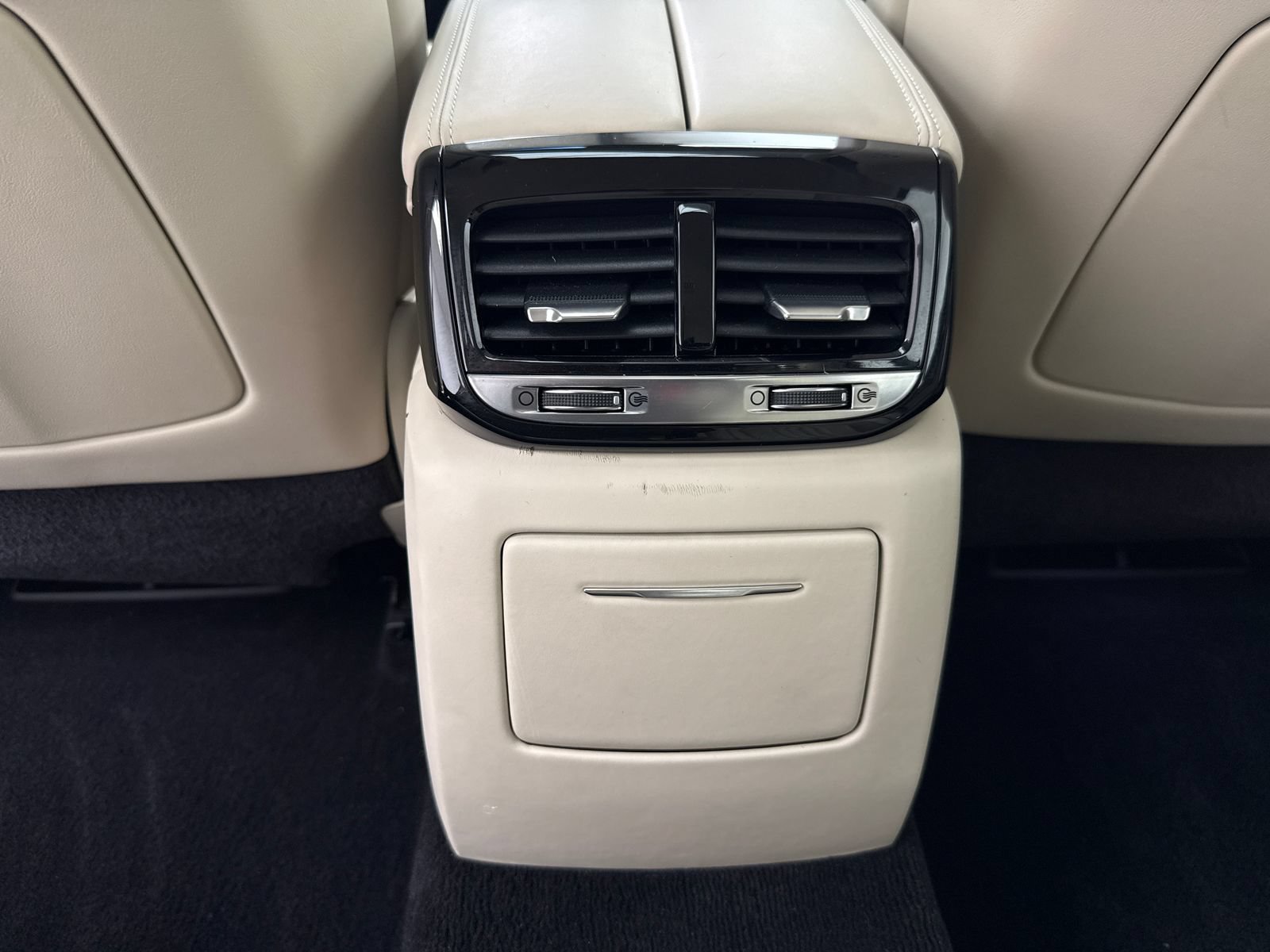 Used 2017 Genesis G90 3.3T Premium RWD image 39