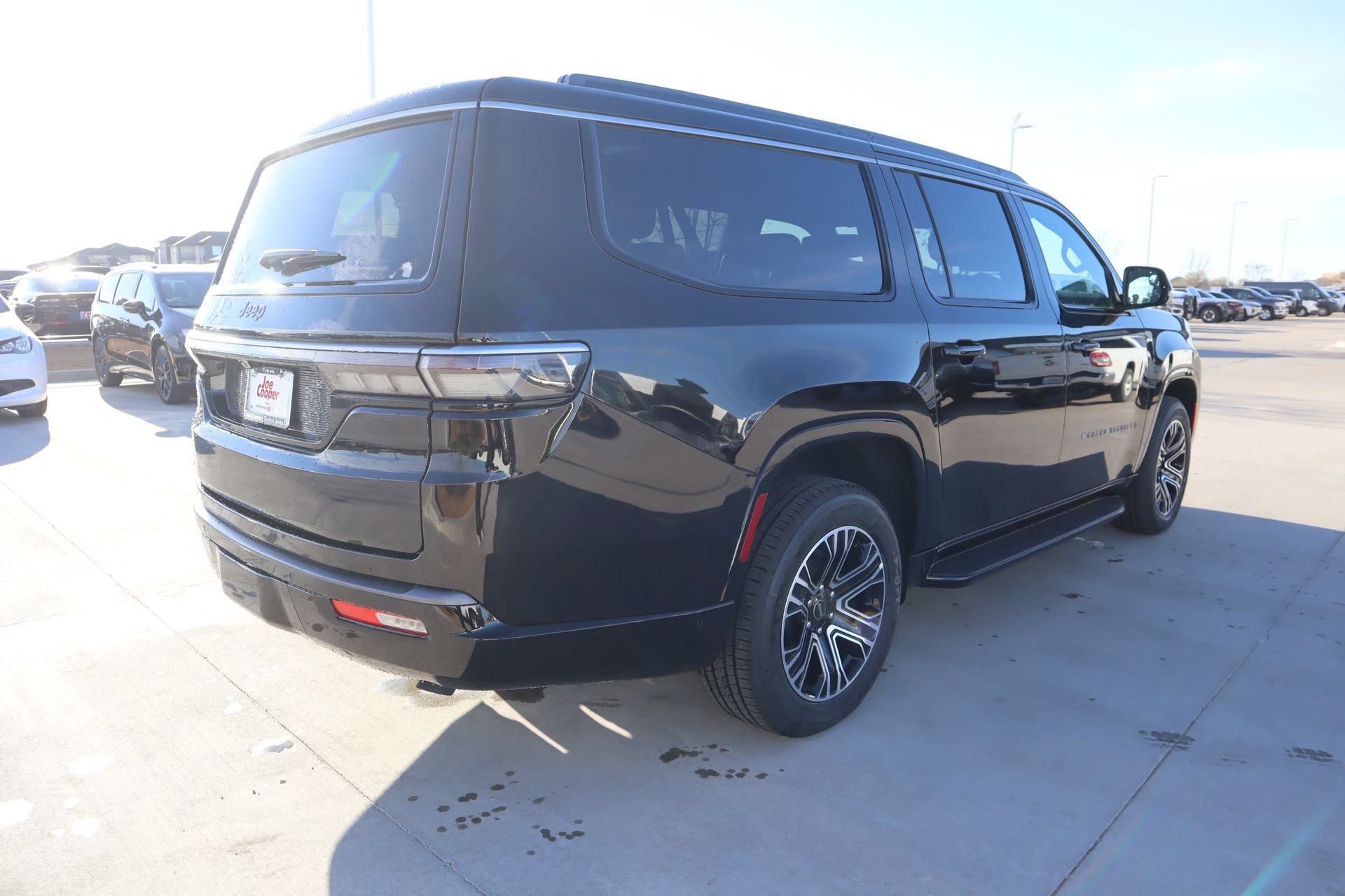 New 2026 Jeep Grand Wagoneer L 4WD w/ Premium Group I image 24