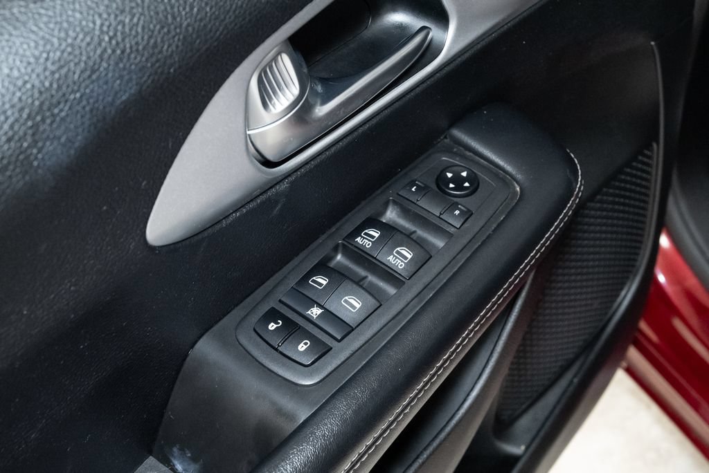 Used 2019 Chrysler Pacifica Touring Plus w/ S Appearance Package FWD image 10