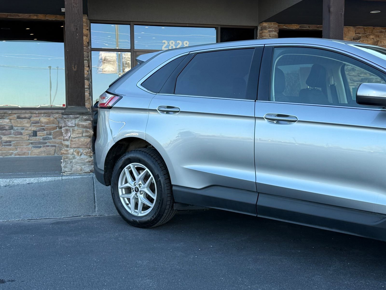 Used 2023 Ford Edge SEL w/ Cold Weather Package AWD/4WD image 5