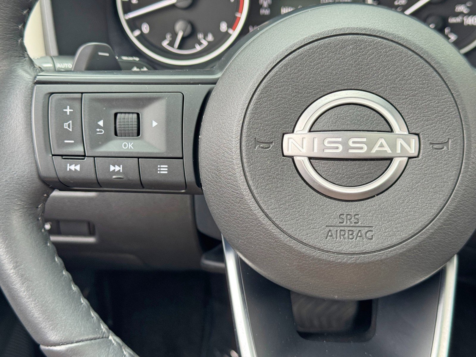Used 2024 Nissan Rogue SV w/ SV Premium Package image 19