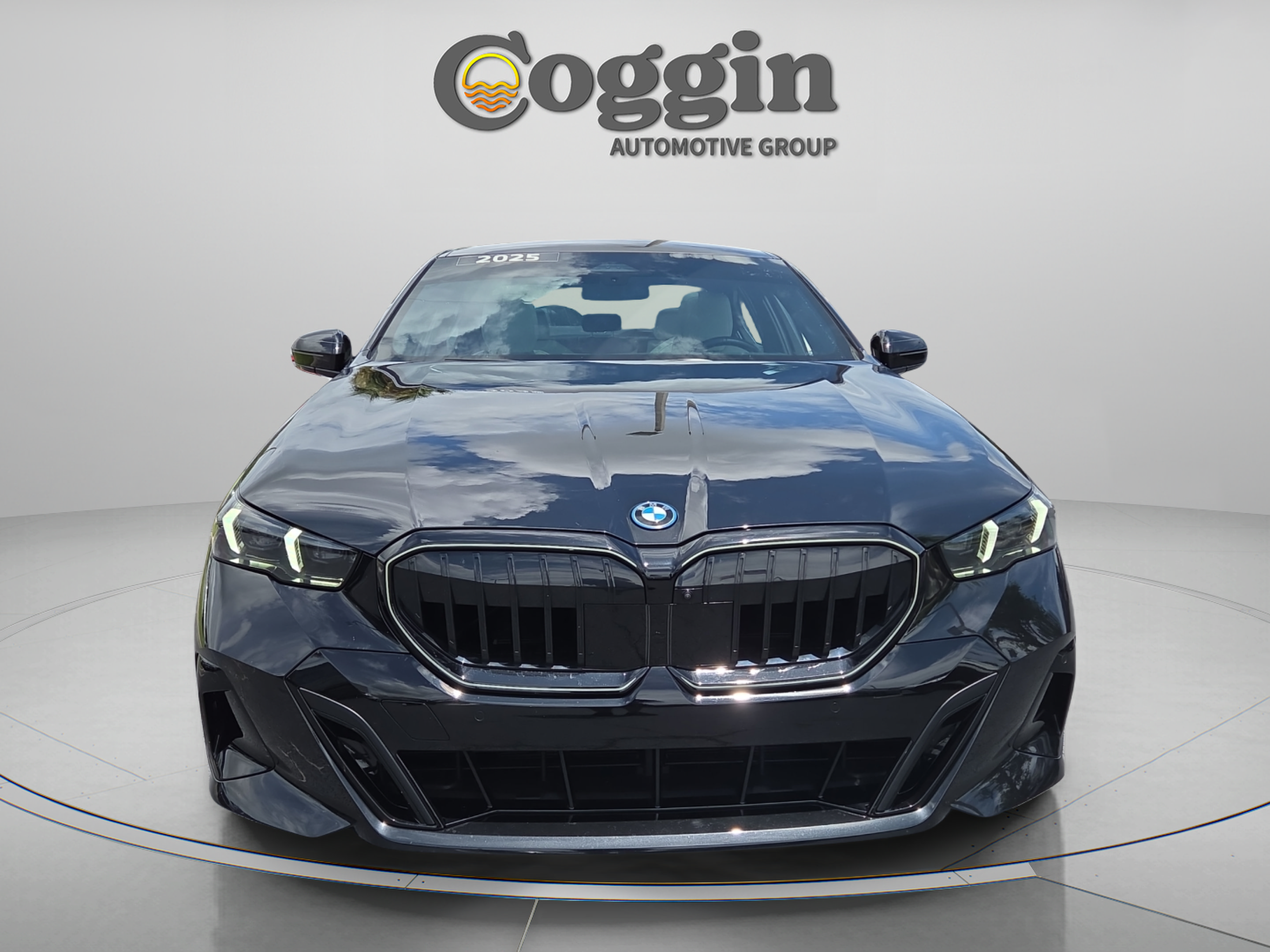 Used 2025 BMW 550e xDrive w/ Premium Package AWD/4WD image 8