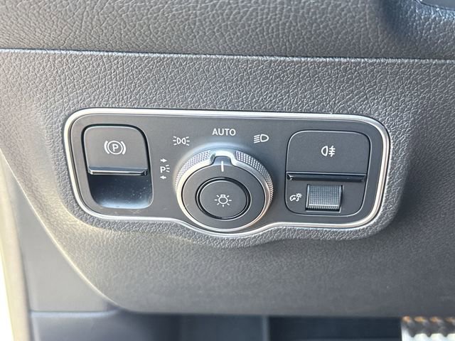 New 2025 Mercedes-Benz GLB 250 image 18