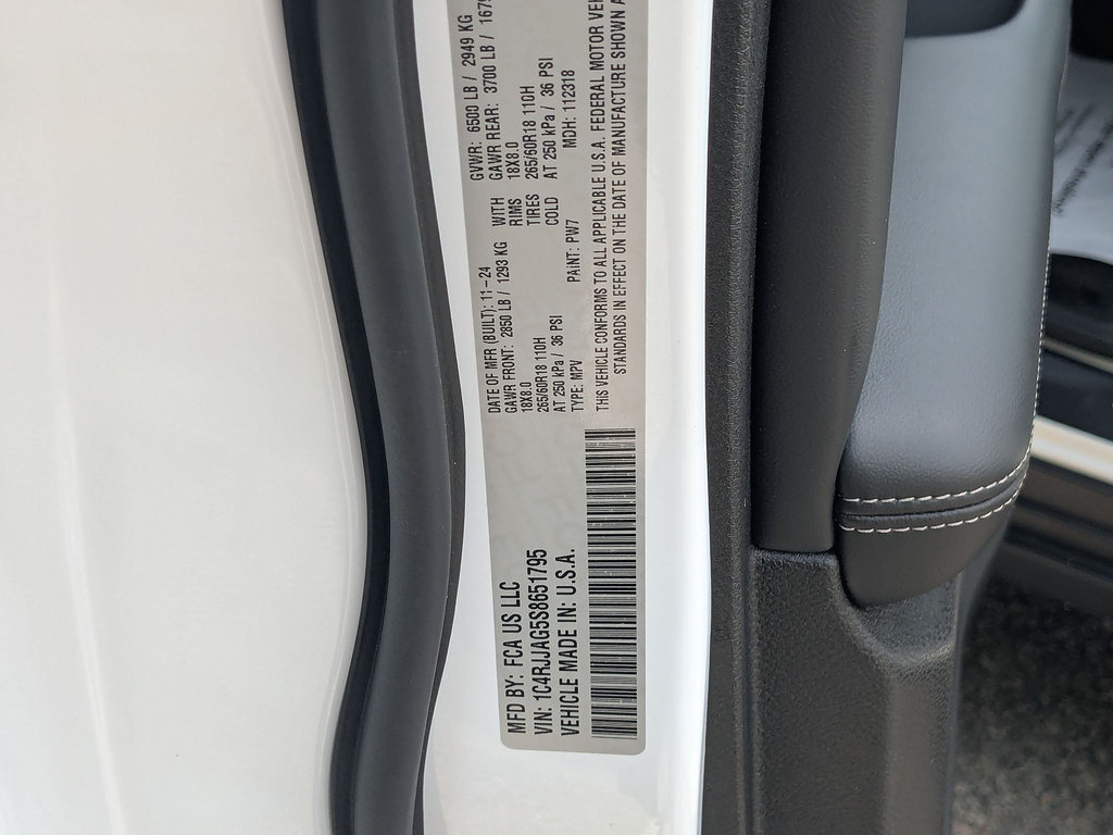 Used 2025 Jeep Grand Cherokee L Laredo w/ Luxury Tech Group I RWD image 36