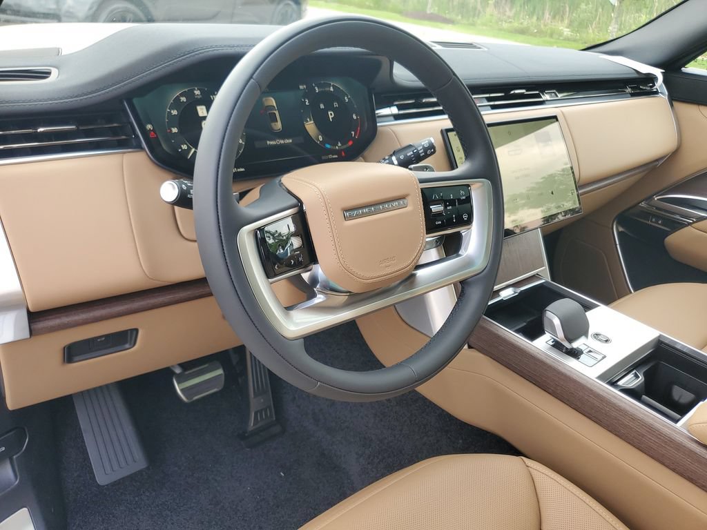 New 2026 Land Rover Range Rover Long Wheelbase SE AWD/4WD image 12