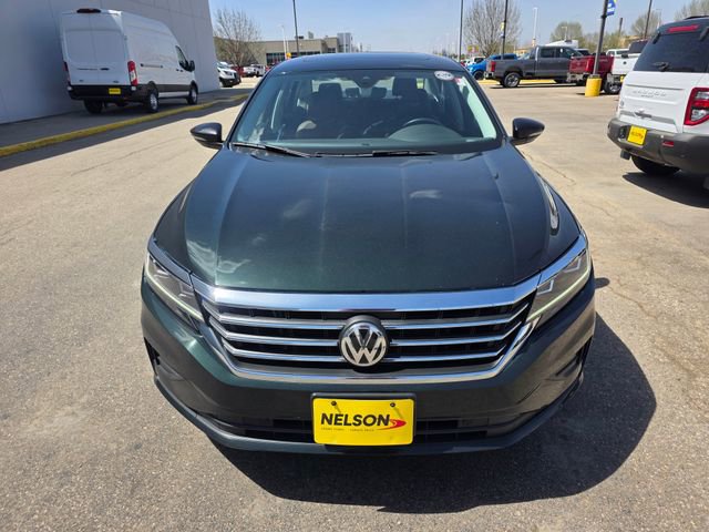 Used 2022 Volkswagen Passat 2.0T FWD image 3