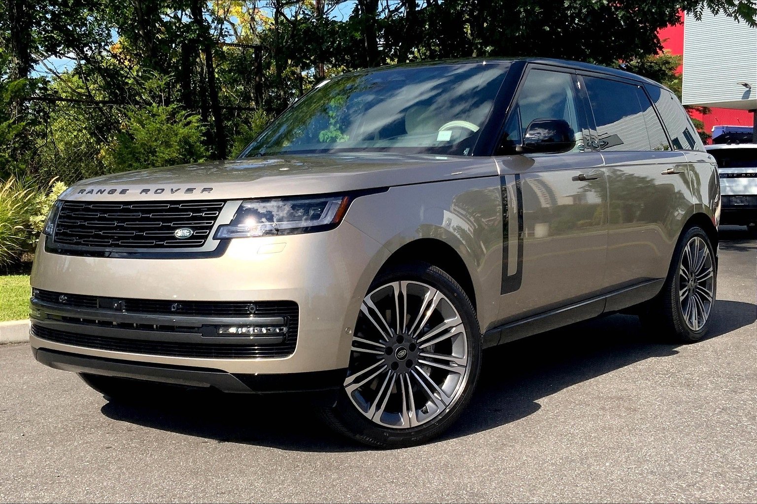 New 2025 Land Rover Range Rover Long Wheelbase SE