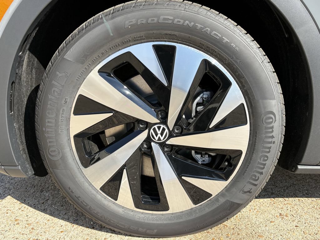 Used 2025 Volkswagen ID.4 Pro RWD image 9