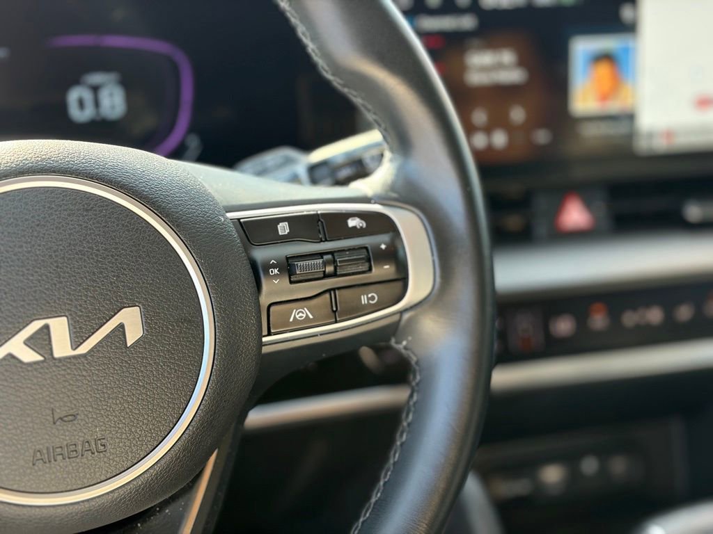 Used 2025 Kia Sportage EX image 17