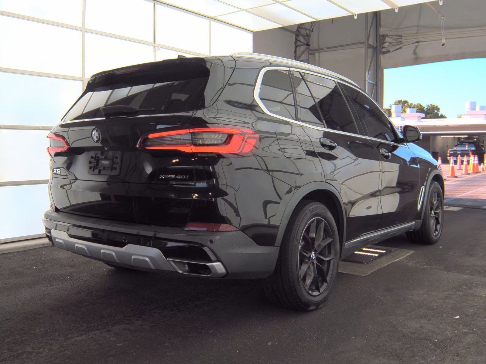 Used 2019 BMW X5 xDrive40i w/ Convenience Package AWD/4WD image 4