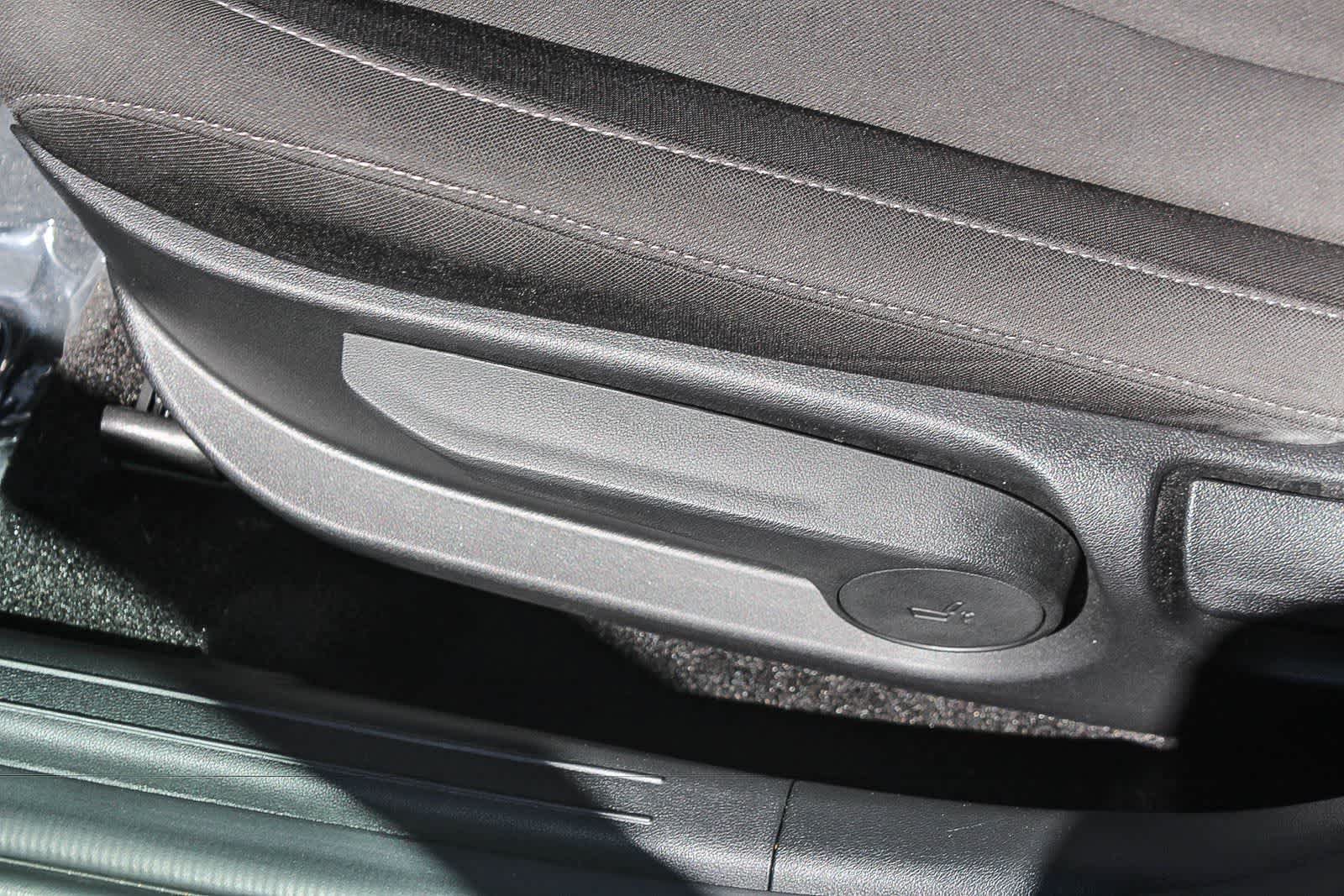 Certified 2025 Hyundai Elantra SEL FWD image 27