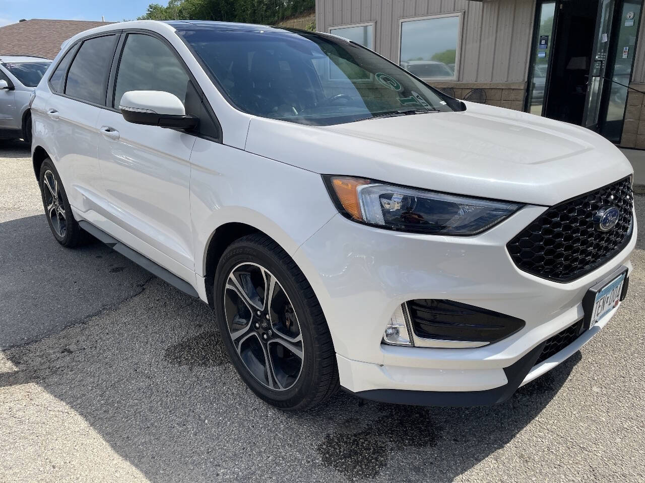 Used 2019 Ford Edge ST w/ Cold Weather Package AWD/4WD image 3