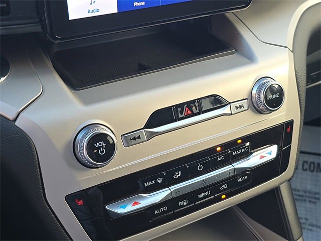 Used 2022 Ford Explorer XLT image 25