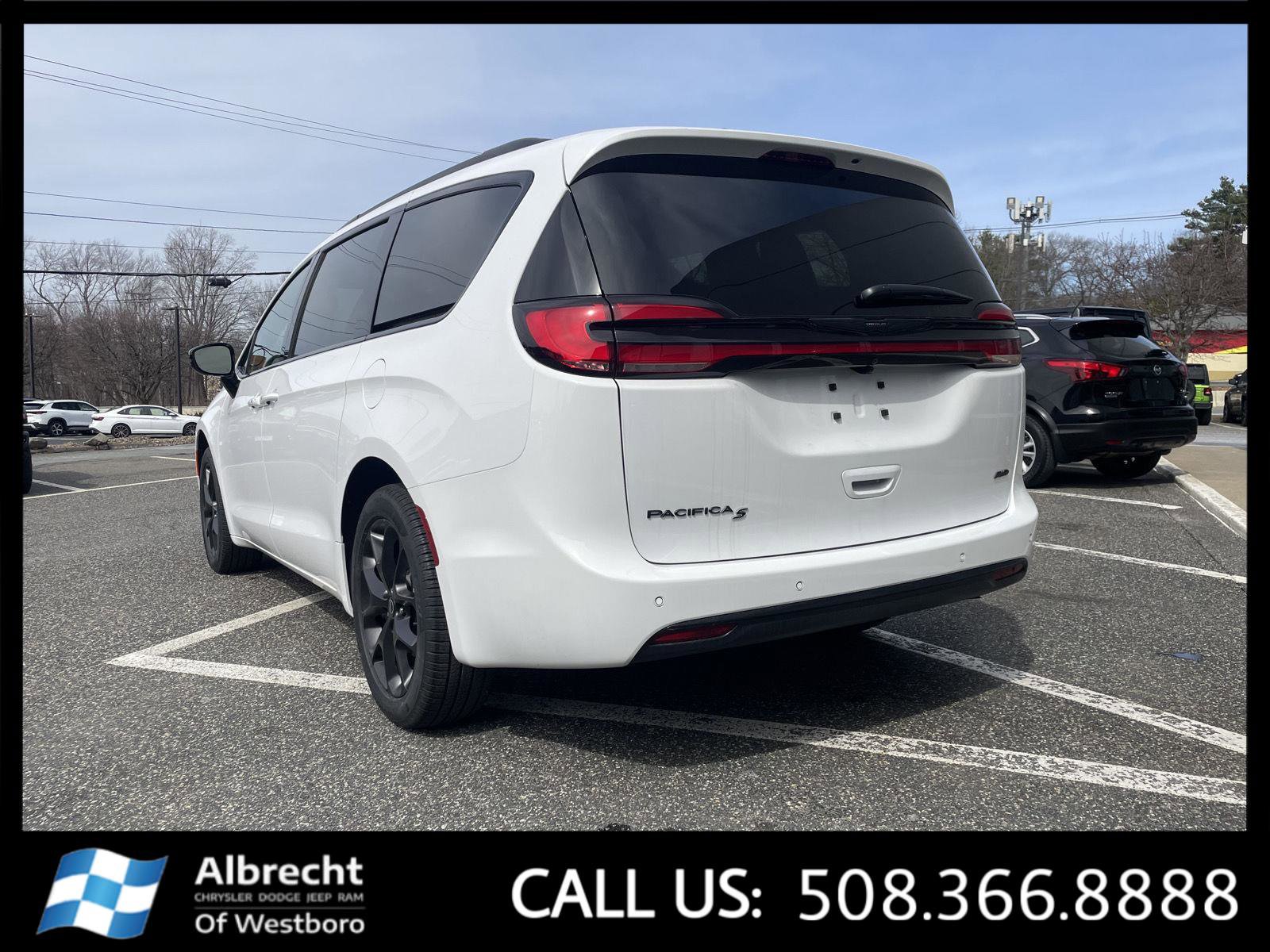 New 2026 Chrysler Pacifica Select w/ S Appearance Package image 3