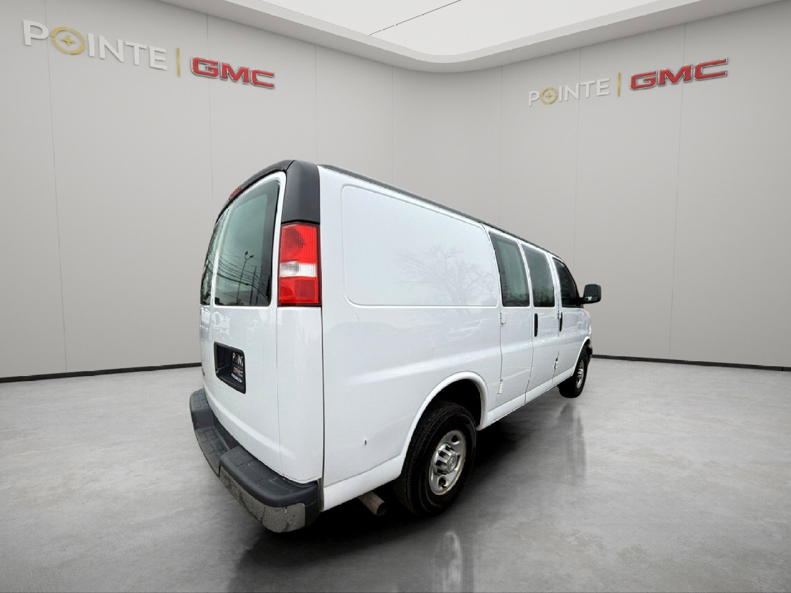 Used 2021 Chevrolet Express 2500 w/ Driver Convenience Package image 5