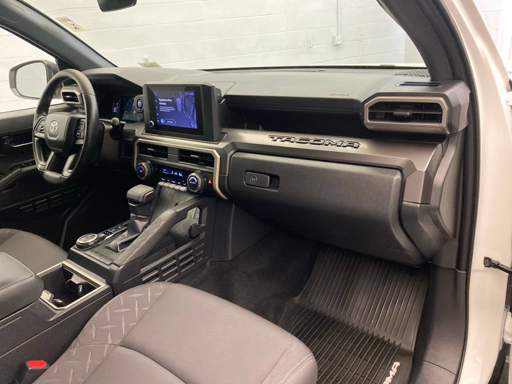 Used 2025 Toyota Tacoma SR5 AWD/4WD image 23